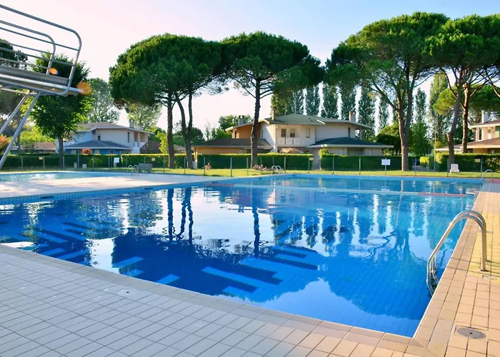 Cozy Flat With Shared Pools And Private Garden Апартаменти *