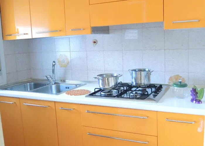 Апартаменти Cozy Flat With Shared Pools And Private Garden Бібіоне