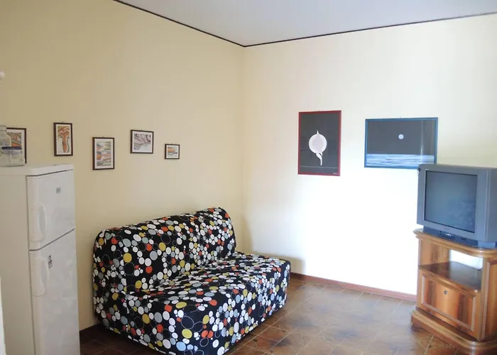 Cozy Flat With Shared Pools And Private Garden Апартаменти Бібіоне