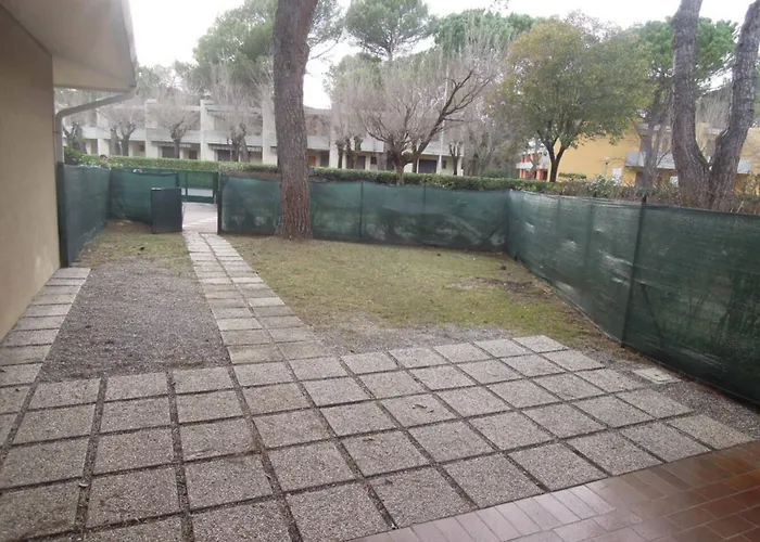 Cozy Flat With Shared Pools And Private Garden Апартаменти *