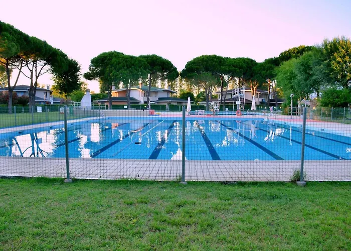 Апартаменти Cozy Flat With Shared Pools And Private Garden *